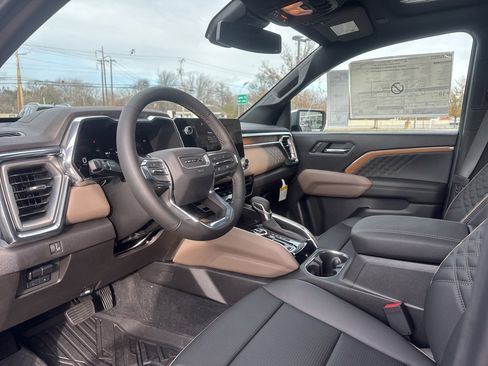 New 2025 GMC Canyon Denali image 14