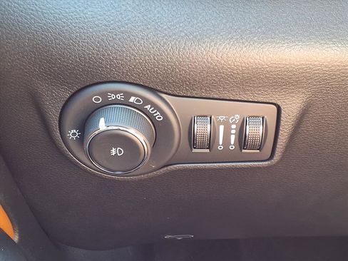 Used 2024 Jeep Compass Limited image 11