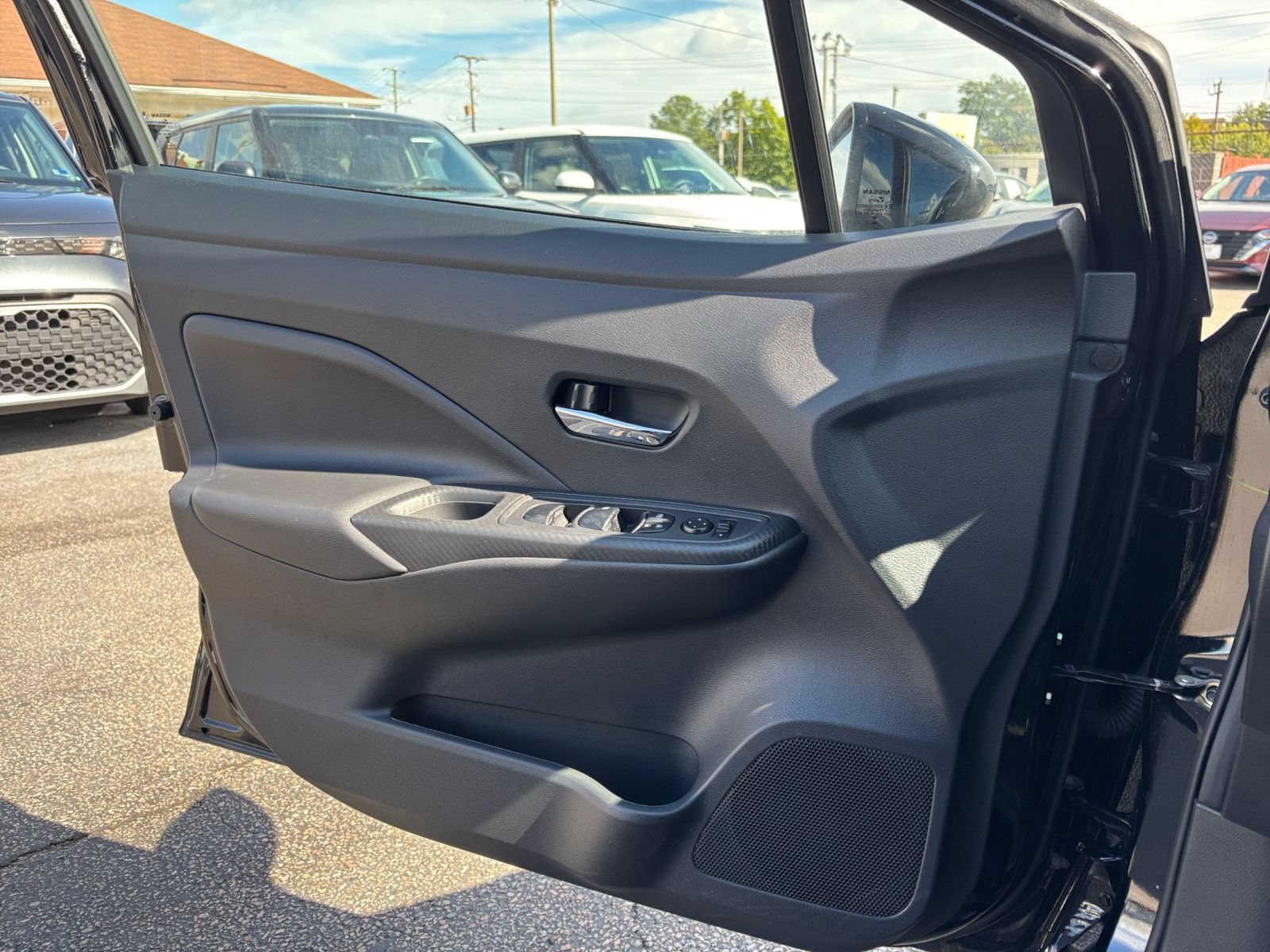 Used 2025 Nissan Versa SV FWD image 18