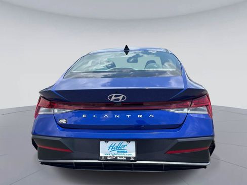 Used 2024 Hyundai Elantra SEL w/ Convenience Package FWD image 5