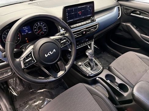 Used 2023 Kia Seltos S w/ Navigation Package FWD image 7
