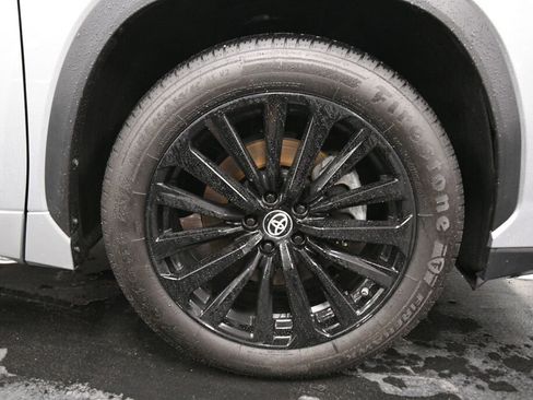 Certified 2024 Toyota Highlander XSE image 32