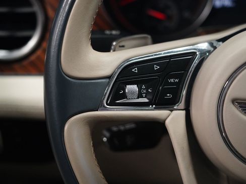 Used 2019 Bentley Bentayga image 18