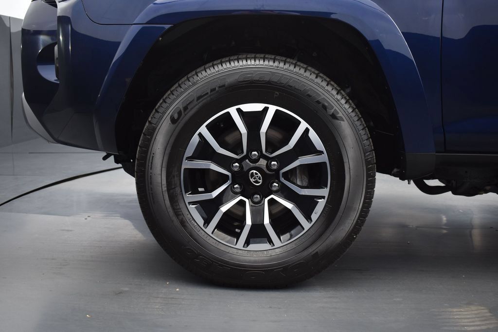 Used 2024 Toyota 4Runner TRD Off-Road Premium w/ Moonroof Package AWD/4WD image 32