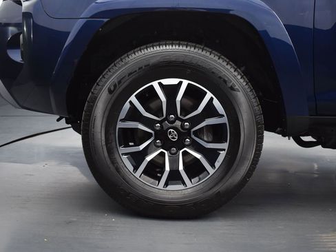 Used 2024 Toyota 4Runner TRD Off-Road Premium w/ Moonroof Package AWD/4WD image 32