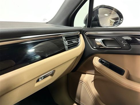 Used 2021 Porsche Macan S image 19