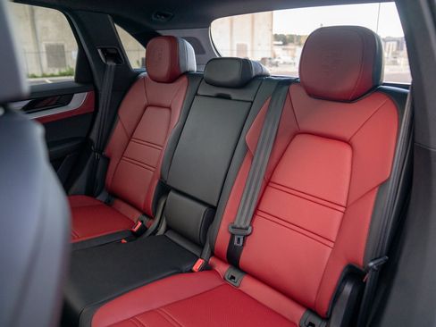 Certified 2026 Porsche Cayenne AWD/4WD image 24