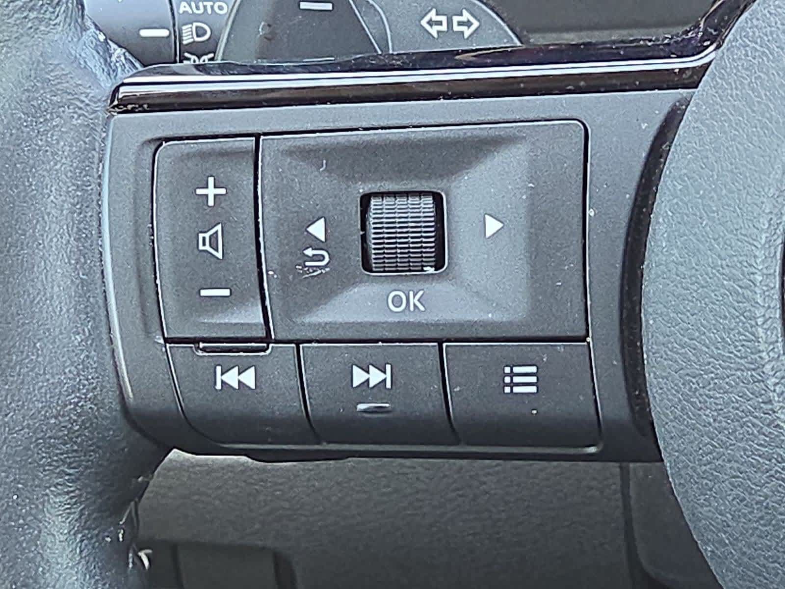 Used 2023 Nissan Rogue Platinum FWD image 24