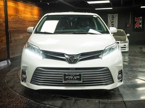 Used 2018 Toyota Sienna XLE Premium AWD/4WD image 4
