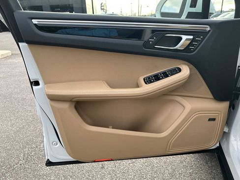 Used 2018 Porsche Macan S image 13