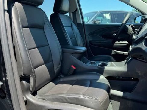 Used 2024 GMC Terrain SLT AWD/4WD image 28