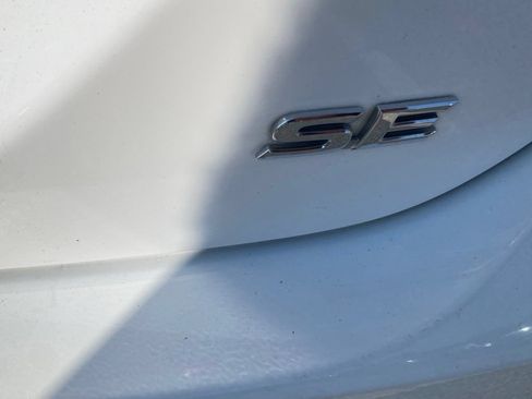 Used 2020 Toyota Camry SE FWD image 14