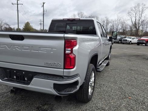 Used 2023 Chevrolet Silverado 2500 High Country w/ Z71 Off-Road Package image 6