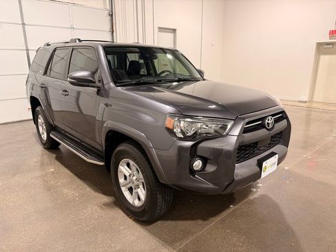 Used 2020 Toyota 4Runner SR5 Premium image 3