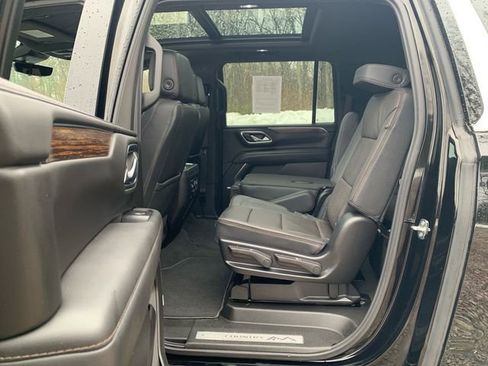 Certified 2024 Chevrolet Suburban High Country AWD/4WD image 17