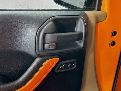 Used 2012 Jeep Wrangler Unlimited Sahara w/ Connectivity Group image 20