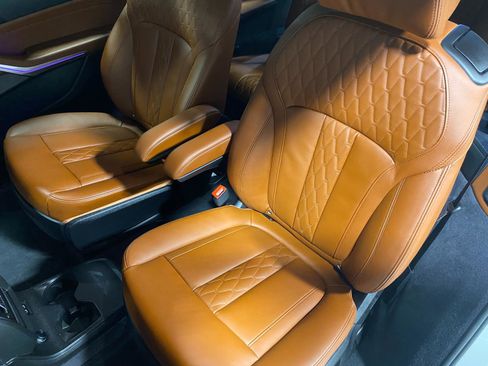 Used 2025 BMW X7 xDrive40i w/ M Sport Package image 19