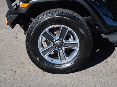 Used 2022 Jeep Wrangler Unlimited Sahara w/ Cold Weather Group image 26