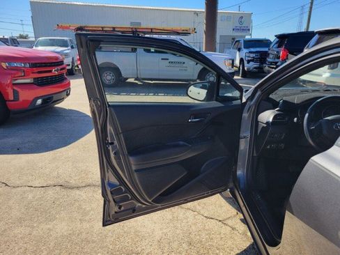 Used 2018 Toyota C-HR image 11