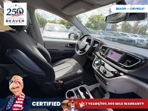 Used 2023 Chrysler Voyager LX FWD image 28