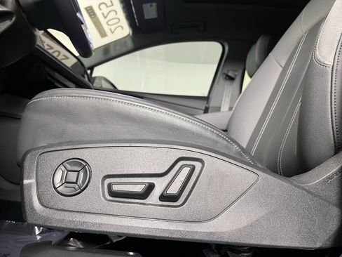 Used 2024 Audi Q4 e-tron Prestige image 13