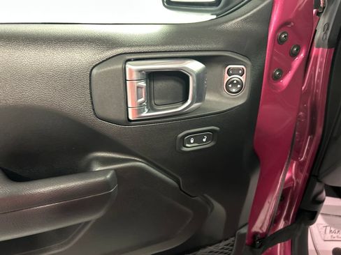 Used 2024 Jeep Gladiator Sport AWD/4WD image 14
