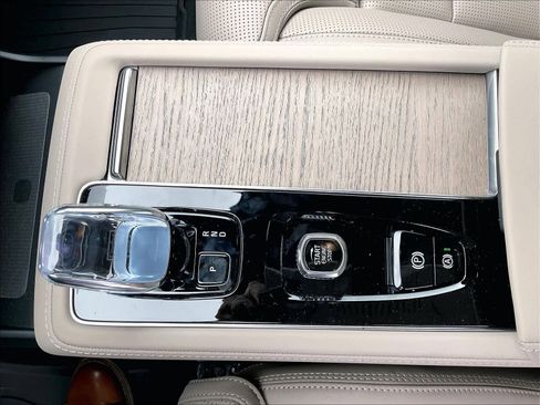 New 2026 Volvo XC90 T8 Ultra w/ Protection Package image 10
