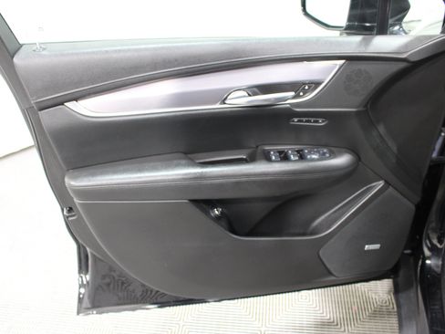 Used 2017 Cadillac XT5 Luxury w/ Driver Awareness Package AWD/4WD image 6