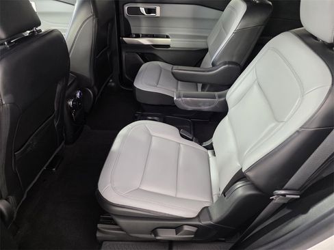 Used 2021 Ford Explorer XLT w/ Equipment Group 202A image 13