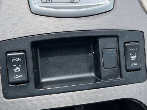 Used 2014 Subaru Outback 2.5i Limited w/ Moonroof Package AWD/4WD image 18