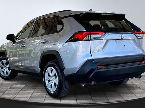 Used 2019 Toyota RAV4 LE FWD image 4