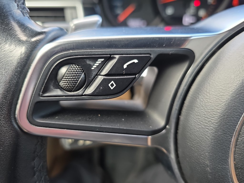 Used 2018 Porsche Macan AWD/4WD image 20