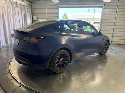 Used 2023 Tesla Model Y Long Range AWD/4WD image 5