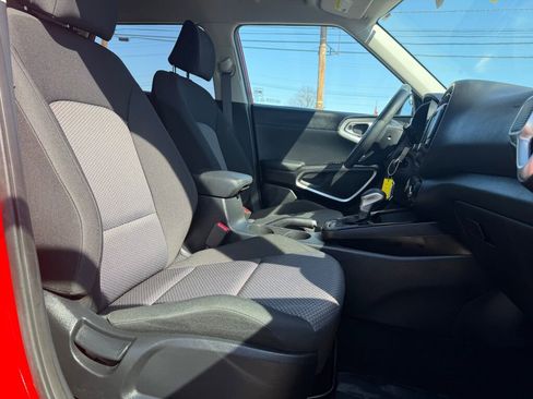Used 2022 Kia Soul LX image 25