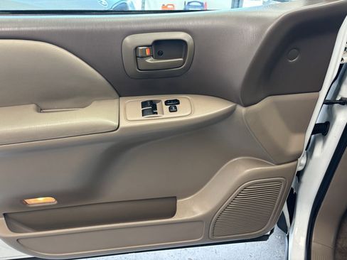 Used 2003 Toyota Sienna CE image 16