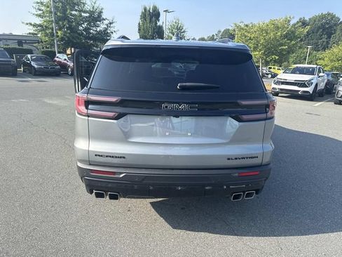 Used 2025 GMC Acadia Elevation w/ Elevation Premium Package FWD image 7