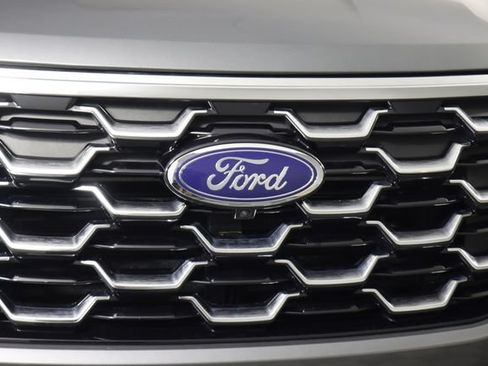 Used 2025 Ford Explorer Platinum w/ Ultimate Package AWD/4WD image 14