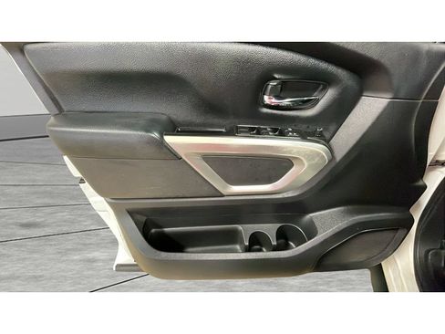 Used 2017 Nissan Titan SV AWD/4WD image 10