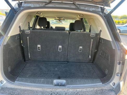 Used 2025 Nissan Pathfinder SV image 31