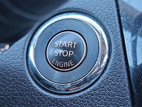 Used 2015 Nissan Rogue SV w/ SV Premium Package image 21