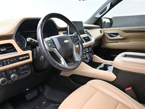 Used 2021 Chevrolet Suburban Premier w/ Premium Package image 18