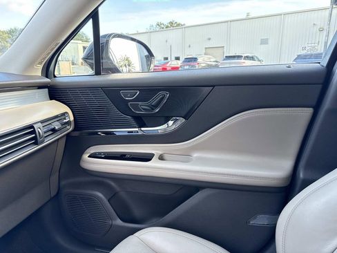 Used 2020 Lincoln Corsair AWD w/ Premium Package image 22