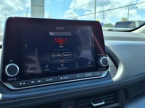 Used 2025 Nissan Rogue SV image 23