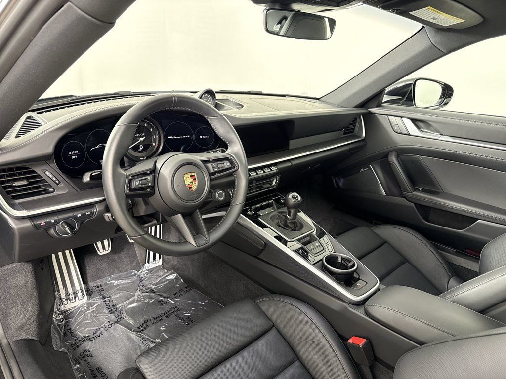 Certified 2024 Porsche 911 Carrera GTS RWD image 4