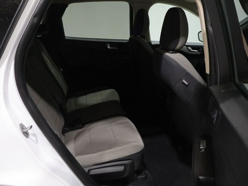 Used 2020 Ford Escape SE image 21