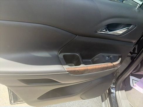Used 2021 GMC Acadia Denali w/ Denali Technology Package FWD image 12