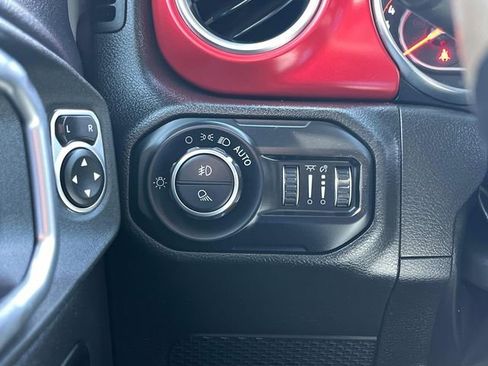 Used 2022 Jeep Gladiator Rubicon w/ LED Lighting Group AWD/4WD image 34
