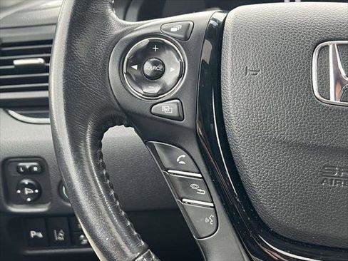 Used 2018 Honda Pilot Touring image 23
