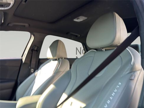 Used 2024 Hyundai Elantra Limited FWD image 19