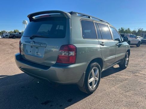 Used 2004 Toyota Highlander Limited w/ Leather Trim Pkg AWD/4WD image 6